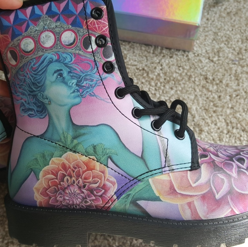 Never worn Gate of Knowledge size 5 boots